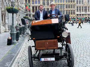 Kota Kuno Solusi Modern, Brussels Resmikan Kereta Listrik Tanpa Kuda