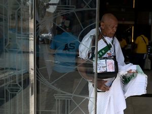 Tips Terhindar dari Travel Nakal agar Tak Terjebak Haji Ilegal