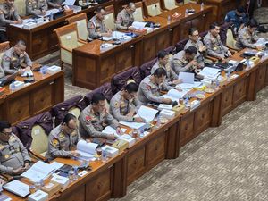 Komisi III DPR Rapat Bareng Wakapolri Bahas Anggaran 2025 Komisi III DPR Rapat Bareng Wakapolri Bahas Anggaran 2025