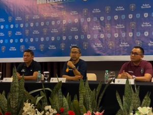 Resmi! Aji Santoso Jadi Pelatih PSPS Riau Resmi! Aji Santoso Jadi Pelatih PSPS Riau