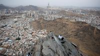 Memandang Kota Makkah dari Puncak Jabal Nur