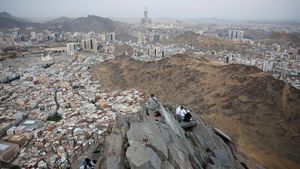 Memandang Kota Makkah dari Puncak Jabal Nur