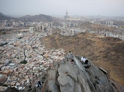 Memandang Kota Makkah dari Puncak Jabal Nur