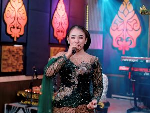Niken Salindry Kembali Nyanyikan Lagu LDR Versi Campursari, Ini Liriknya Niken Salindry Kembali Nyanyikan Lagu LDR Versi Campursari, Ini Liriknya
