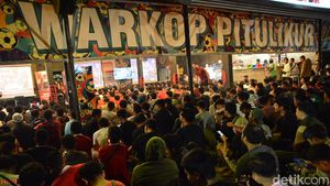 Potret Meriahnya Nobar Timnas Indonesia Vs Filipina di Surabaya