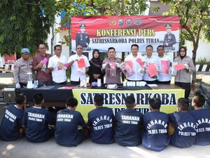 7 Pengedar Narkoba di Tuban Diringkus, 31 Gram Sabu-1.537 Pil Koplo Disita 7 Pengedar Narkoba di Tuban Diringkus, 31 Gram Sabu-1.537 Pil Koplo Disita