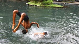 Potret Kolam Mata Air di Tengah Hutan Bambu Kawasan Malang