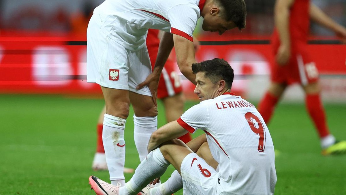 Robert Lewandowski malah cedera jelang Euro 2024 dimulai (Foto: REUTERS/Kacper Pempel)