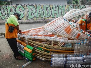 Sampan dari Sampah Botol Plastik ala Petugas UPS Badan Air Sampan dari Sampah Botol Plastik ala Petugas UPS Badan Air