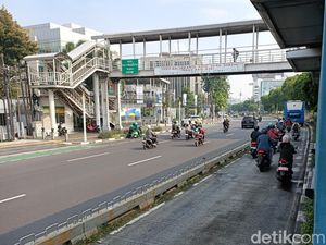 Tuman! Tak Ada Razia, Puluhan Kendaraan Terobos Busway di Matraman Tuman! Tak Ada Razia, Puluhan Kendaraan Terobos Busway di Matraman