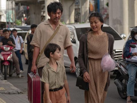 Serial Joko Anwar's Nightmares & Daydreams (2024) Nightmares & Daydreams The Orphan. (L to R) Yoga Pratama as Iyos, Nirina Zubir as Ipah in Nightmares & Daydreams The Orphan. Cr. Courtesy of Netflix © 2024