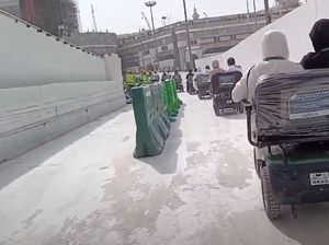 Momen Jemaah Haji Gunakan Skuter Listrik untuk Tawaf & Sai