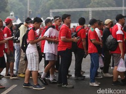 Antrean masuk stadion mulai padat.