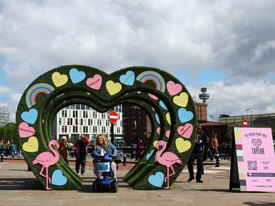 Taylor Town Semarakkan Konser Taylor Swift di Liverpool