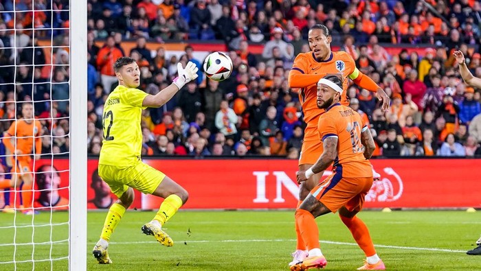ROTTERDAM, NETHERLANDS - JUNE 10: Virgil van Dijk of Netherlands scores the 2-0 during the Friendly International match between Netherlands and Iceland at Stadion Feijenoord de Kuip on June 10, 2024 in Rotterdam, Netherlands. (Photo by Andre Weening/BSR Agency/Getty Images)