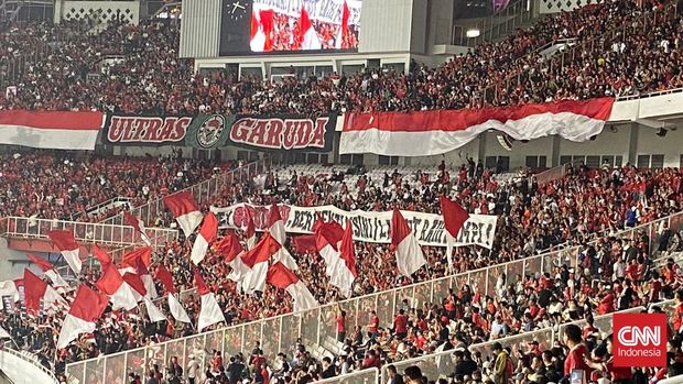 Suasana pertandingan Timnas Indonesia vs Filipina pada laga Kualifikasi Piala Dunia 2026 di SUGBK, Selasa (11/6). (CNN Indonesia/Muhammad Ikhwanuddin)