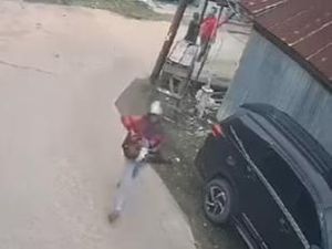 Maling Kambing di Palembang Terekam CCTV, Pelaku Pakai Helm Ojol