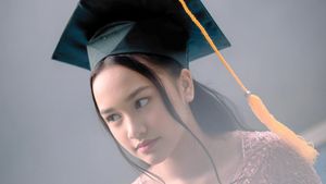 8 Foto Wisuda Samarra, Lembu & Masayu Anastasia Tampil Kompak Temani Putrinya