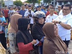 3.722 Paket Sembako Murah Ludes Diserbu Warga di Bangka