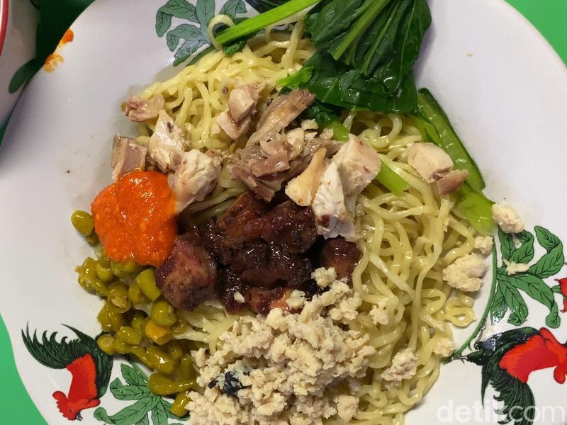 Bakmi Piring, bakmi ayam viral di Blok M