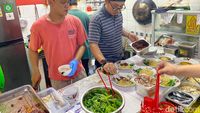 Gurihnya Bakmi Piring yang Viral di Pujasera Blok M