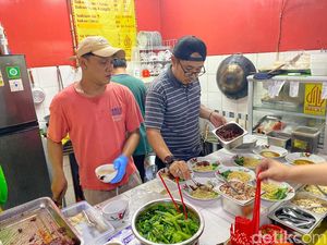 Gurihnya Bakmi Piring yang Viral di Pujasera Blok M Gurihnya Bakmi Piring yang Viral di Pujasera Blok M