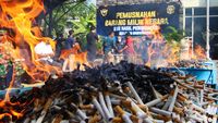 Bea Cukai Banyuwangi Musnahkan Puluhan Ribu Batang Rokok Ilegal