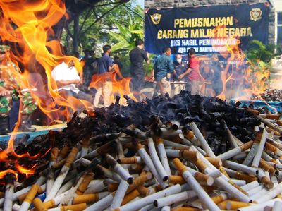 Bea Cukai Banyuwangi Musnahkan Puluhan Ribu Batang Rokok Ilegal