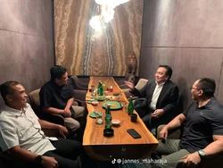 Bobby Nasution Makan Malam Bareng Effendi Simbolon, Bahas Apa?