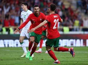 Pelukan Terakhir Cristiano Ronaldo ke Diogo Jota Pelukan Terakhir Cristiano Ronaldo ke Diogo Jota