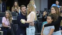 8 Potret Kedekatan David Beckham & Putrinya Harper, Ada yang Jadi Kontroversi