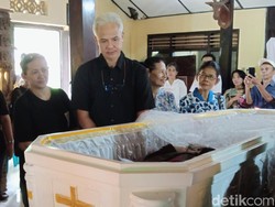 Ganjar Melayat Pentolan Pasukan Celeng Berjuang Albertus Sumbogo di Purworejo