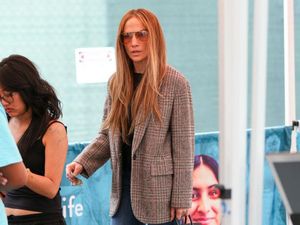 JLo Rayakan Ulang Tahun Tanpa Ben Affleck, Rumor Cerai Makin Kuat JLo Rayakan Ulang Tahun Tanpa Ben Affleck, Rumor Cerai Makin Kuat