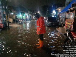 2 Ruas Jalan di Jakarta Sempat Tergenang Akibat Hujan Deras dan Rob