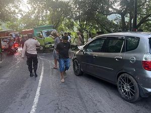 Oleng Saat Menyalip, Pengemudi Mobil Tewas Tabrak Truk di Karangasem Oleng Saat Menyalip, Pengemudi Mobil Tewas Tabrak Truk di Karangasem