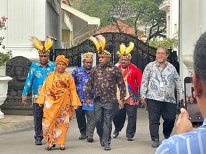 Bertemu Jokowi, MRP Minta Bupati dan Walkot di Papua Diisi OAP Bertemu Jokowi, MRP Minta Bupati dan Walkot di Papua Diisi OAP