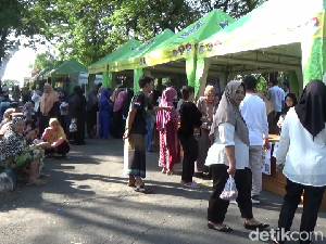 Pasar Sembako Murah Digelar di Lumajang Stabilkan Harga Jelang Idul Adha Pasar Sembako Murah Digelar di Lumajang Stabilkan Harga Jelang Idul Adha