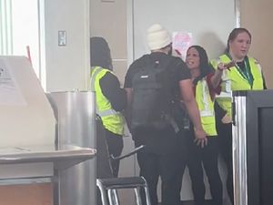 Kemakan Trik Berkemas di Internet, Pelancong Malah Diusir