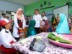 Ngantor di Desa Alas Malang, Bupati Banyuwangi Kagumi Program Sekolah Lansia