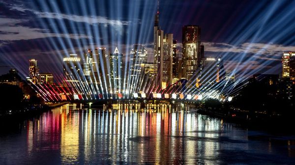 Pertunjukan Cahaya Terangi Kota Frankfurt Jelang Euro 2024