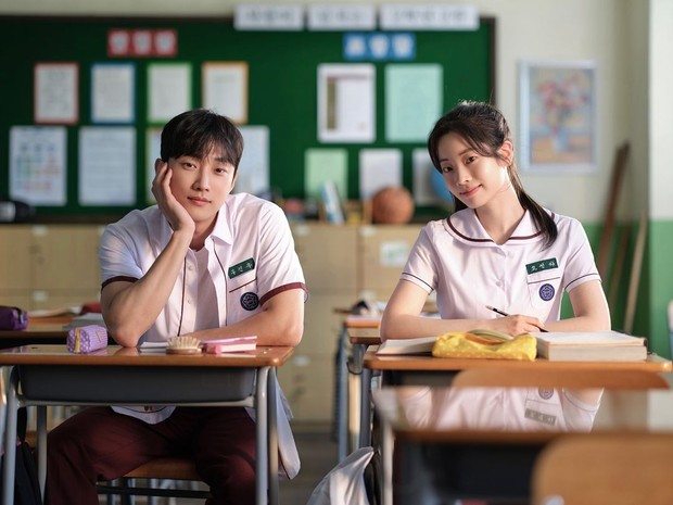 Potret Jin Young dan Da Hyun dalam film 'You Are Apple of My Eyes'/ Foto: instagram.com/jiyoung0423 Potret Jin Young dan Da Hyun dalam film 'You Are Apple of My Eyes'