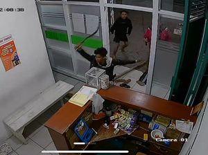 Ngeri, Sekelompok Remaja Bawa Celurit Serbu Klinik di Bogor