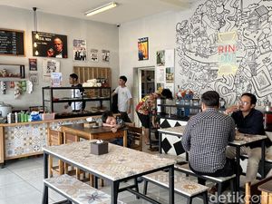 Menyantap Hangatnya Masakan Rumahan di Kedai Mungil Tengah Kota Bandung Menyantap Hangatnya Masakan Rumahan di Kedai Mungil Tengah Kota Bandung
