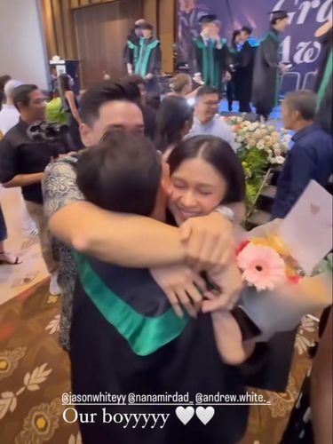 Segera Jadi Anak Kuliahan, Ini 7 Potret Wisuda Anak Sulung Tampan Nana Mirdad