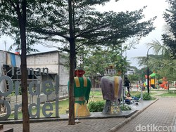 Keren! Tempat Pembuangan Sampah Disulap Jadi Taman Ondel-Ondel