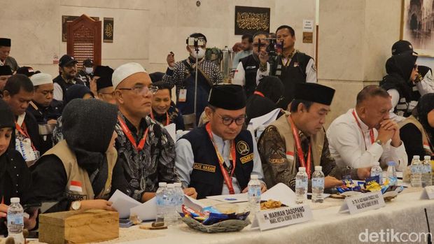 Timwas Haji DPR menggelar rapat koordinasi bersama Menag Yaqut Cholil Qoumas. Rapat digelar untuk mengevaluasi terkait penyelenggaraan ibadah haji jemaah RI. (Mei Amelia/detikcom).