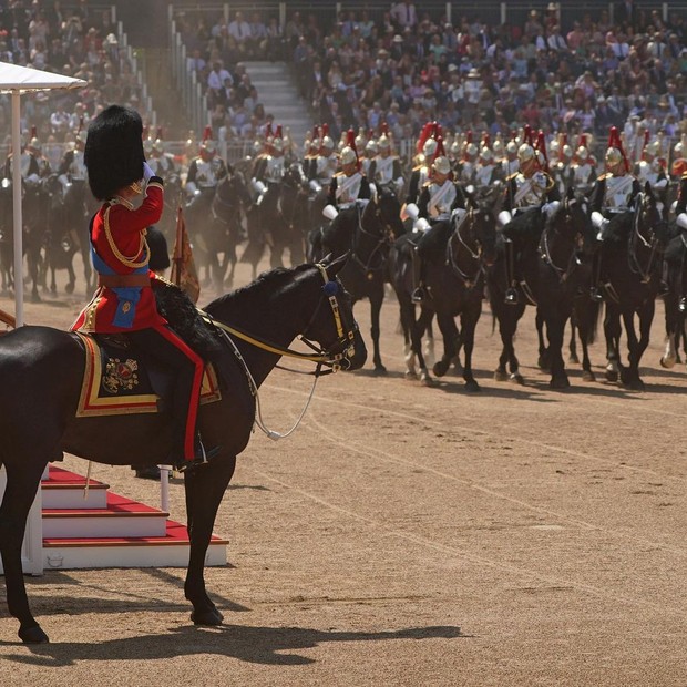 Trooping The Colour adalah salah satu tradisi di Kerajaan Inggris