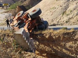 Curi Ekskavator Saat Mabuk, Turis Nyungsep ke Galian Tambang