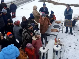 Relawan Kesehatan Masak 3.000 Pizza untuk Masyarakat Korban Perang