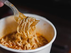 5 Efek Negatif Konsumsi Mie Instan, Bikin Berat Badan Melonjak 5 Efek Negatif Konsumsi Mie Instan, Bikin Berat Badan Melonjak